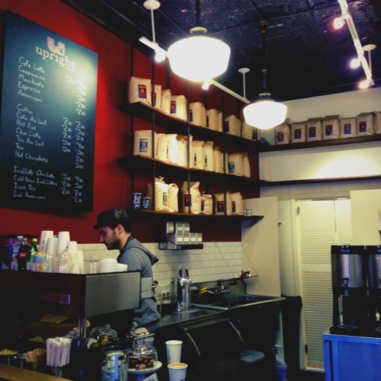 11/18/2012 tarihinde Steven T.ziyaretçi tarafından Upright Coffee'de çekilen fotoğraf