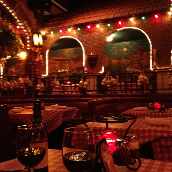 Das Foto wurde bei Miceli&#39;s Italian Restaurant von Katie L. am 3/6/2013 aufgenommen