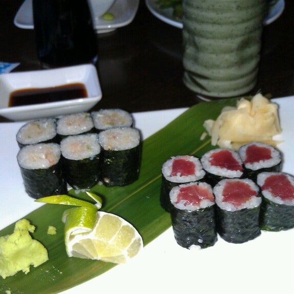 Foto scattata a Umi Sushi da Amy S. il 10/30/2013