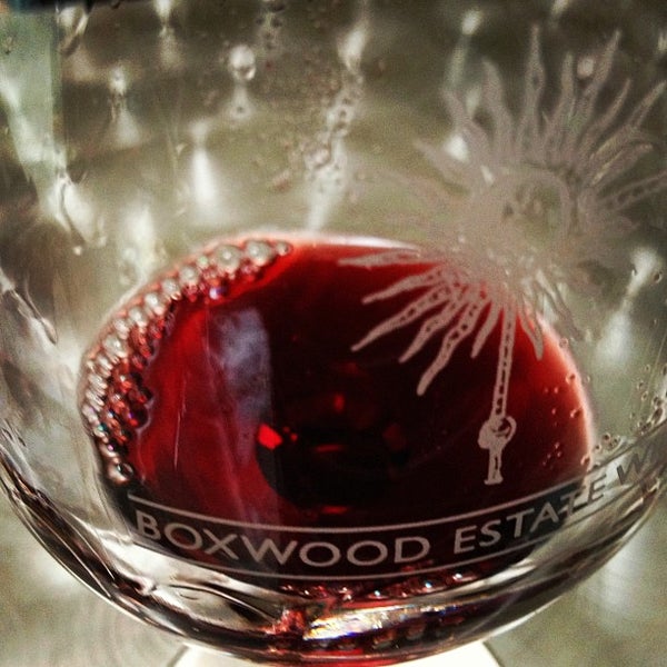 Foto tirada no(a) Boxwood Estate Winery por Ivan H. em 5/18/2013