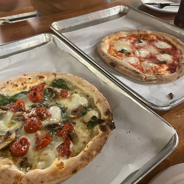 Foto tirada no(a) DeSano Pizza Bakery por Novi em 9/4/2023