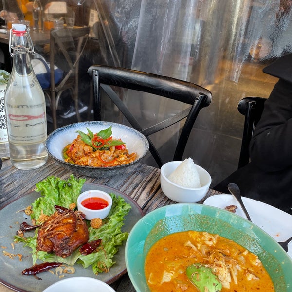 รูปภาพถ่ายที่ THEP Thai Restaurant โดย Novi เมื่อ 1/24/2021
