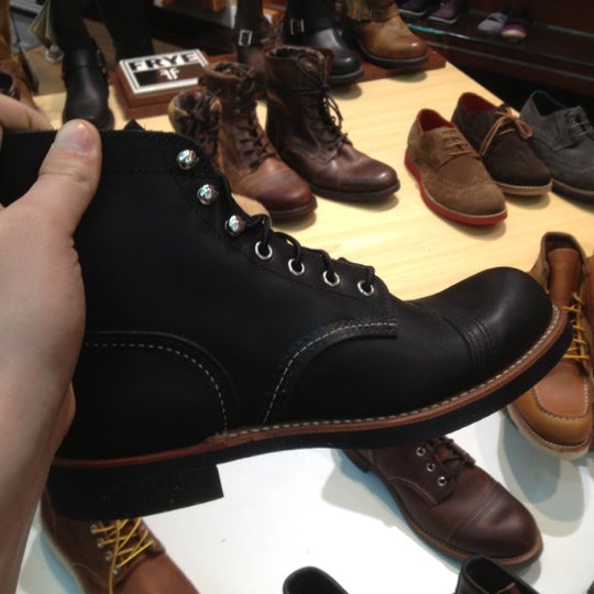 10/14/2012にDaniel W.がSaga Shoesで撮った写真