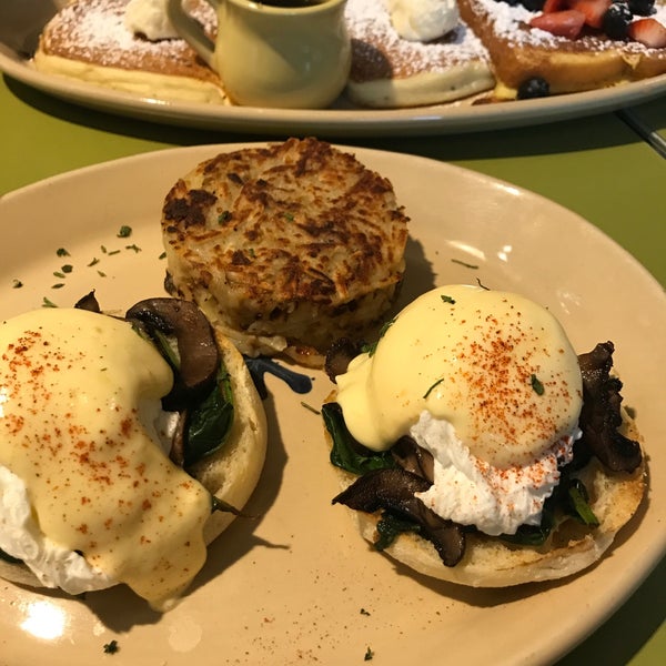 Photo taken at Snooze, an A.M. Eatery by Zahra A. on 12/26/2018