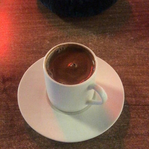 Photo prise au Artukbey Coffee &amp; Shop par Doğan T. le10/18/2023