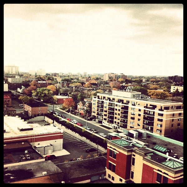 Das Foto wurde bei Quality Hotel Downtown Ottawa von Cory B. am 10/21/2012 aufgenommen