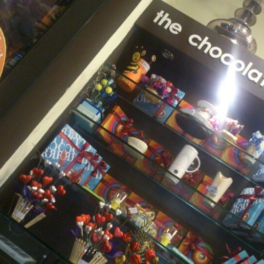Das Foto wurde bei the chocolate room von Anurag K. am 6/6/2013 aufgenommen