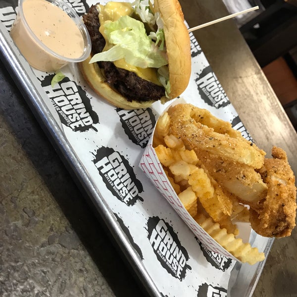 I got the Grindhouse Style with Frings (1/2 fries and 1/2 onion rings), and it was DELICIOUS! Highly recommend. Definitely can’t wait to try the Hillbilly Style