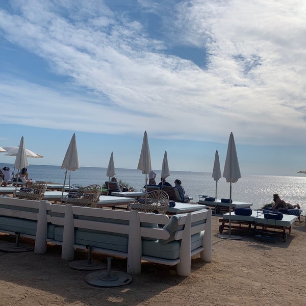 Foto diambil di Experimental Beach Ibiza oleh Miranda D. pada 6/9/2021