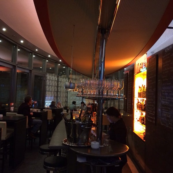 รูปภาพถ่ายที่ PLAZA café bistro bar โดย Fabian N. M. เมื่อ 2/8/2014