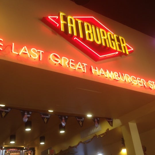 Photo taken at Fat Burger by Susan Baggott G. on 11/29/2012