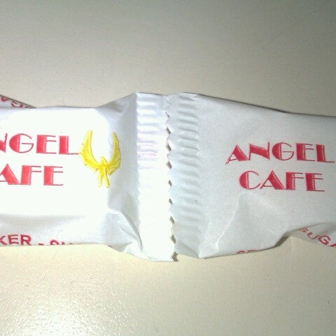 Снимок сделан в Angel Cafe пользователем Aslı Ö. 11/5/2012