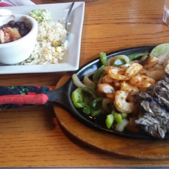 Photo taken at Chili&#39;s Grill &amp; Bar by Juan R. on 3/22/2014