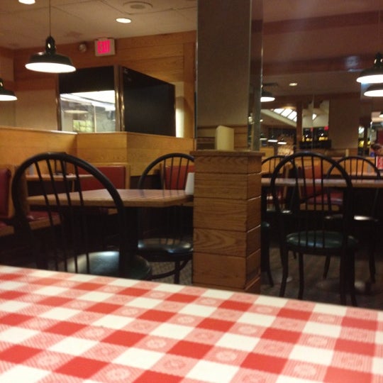 Papa Gino S Now Closed Pizza Place In Arlington Center