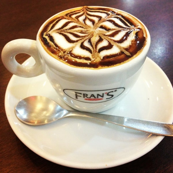 Foto tirada no(a) Fran&#39;s Café por Claudio R. em 3/18/2013