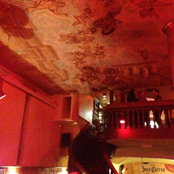 รูปภาพถ่ายที่ Classic Rock Café โดย Meike B. เมื่อ 12/31/2012