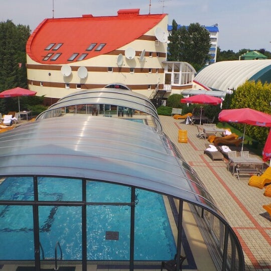 Баден баден светлогорск спа комплекс. Гранд палас светлогорск бассейн. Баден спа бассейн светлогорск. Баден калининград бассейн. Открытый бассейн в светлогорске.