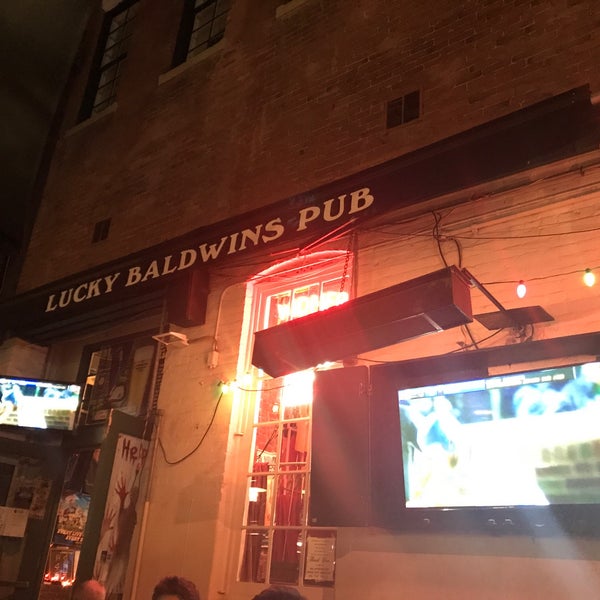 10/19/2017 tarihinde Navin C.ziyaretçi tarafından Lucky Baldwin&#39;s Pub'de çekilen fotoğraf