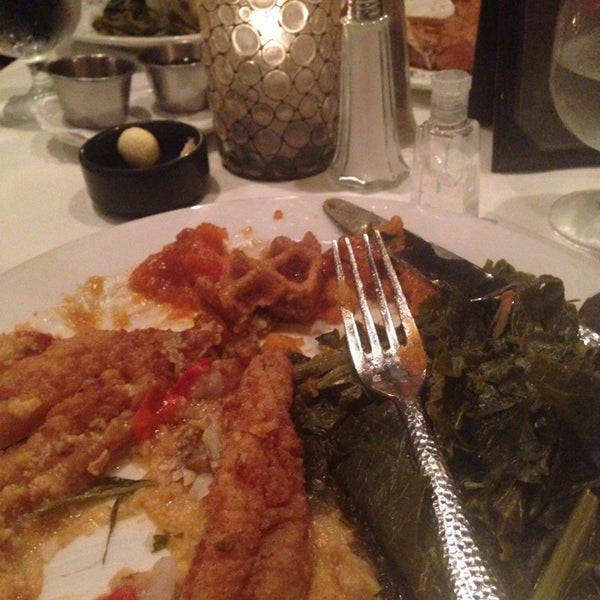 Снимок сделан в Delta&#39;s Restaurant пользователем Michelle D. 8/15/2014
