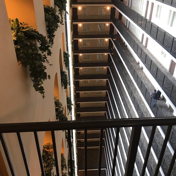 8/1/2017 tarihinde Dean R.ziyaretçi tarafından Embassy Suites by Hilton'de çekilen fotoğraf