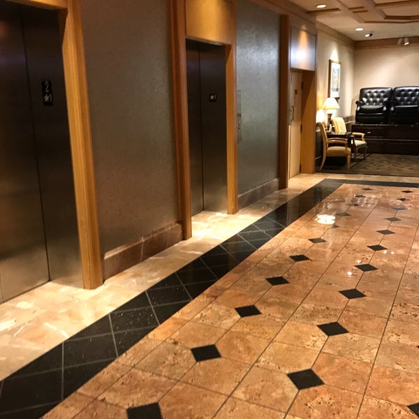 Foto scattata a DoubleTree by Hilton Hotel Denver da Dean R. il 5/12/2017