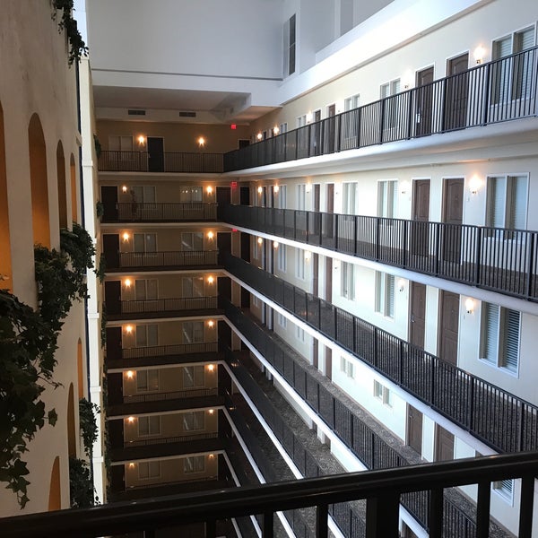 8/2/2017 tarihinde Dean R.ziyaretçi tarafından Embassy Suites by Hilton'de çekilen fotoğraf