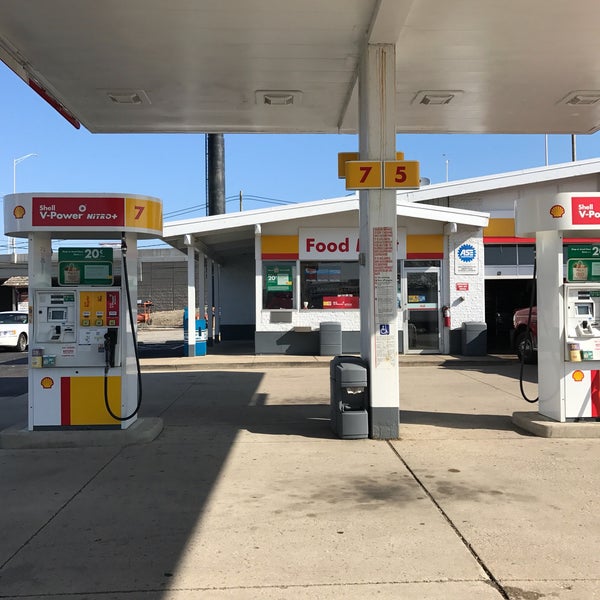 Shell - Fuel Station in Des Plaines