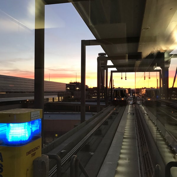 Photo taken at Phoenix Sky Harbor International Airport (PHX) by Dean R. on 4/5/2017