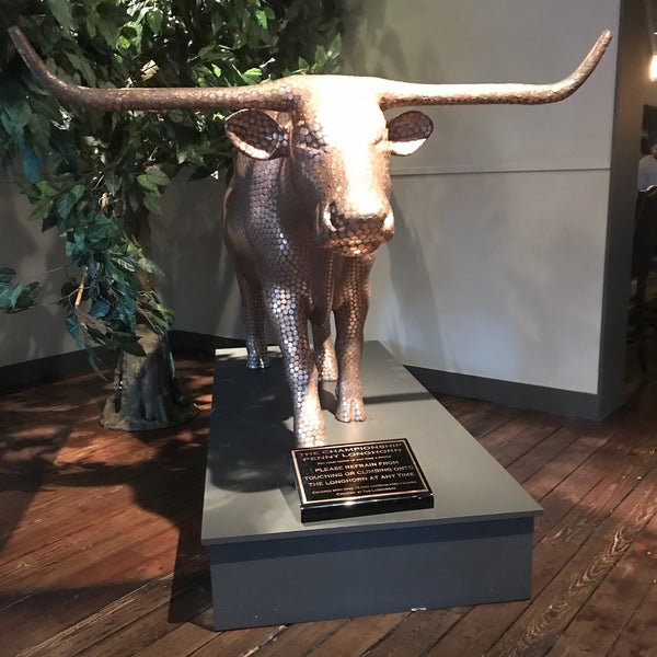 Photo taken at Vince Young Steakhouse by Dean R. on 4/19/2019