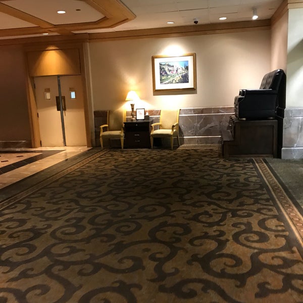 Foto scattata a DoubleTree by Hilton Hotel Denver da Dean R. il 8/20/2017