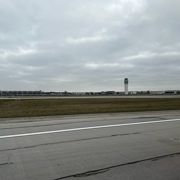 รูปภาพถ่ายที่ John Glenn Columbus International Airport (CMH) โดย Dean R. เมื่อ 1/8/2024