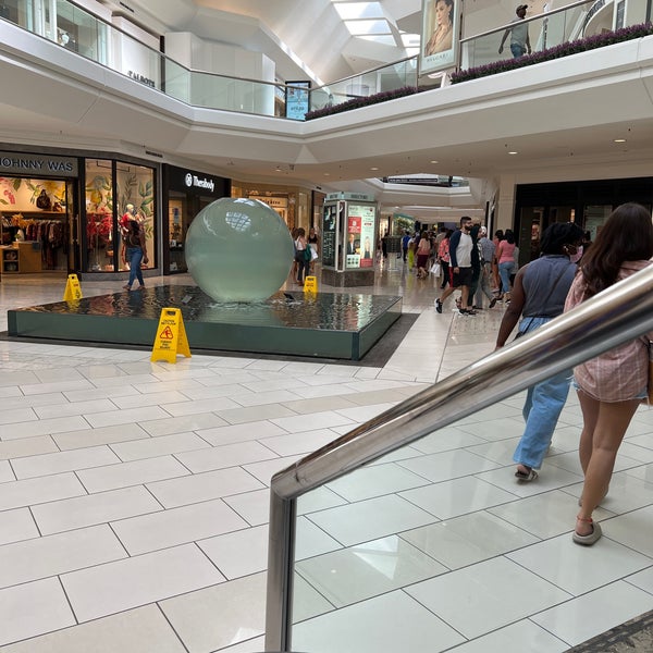 The Short Hills Mall Ball Fountain - 1 tip