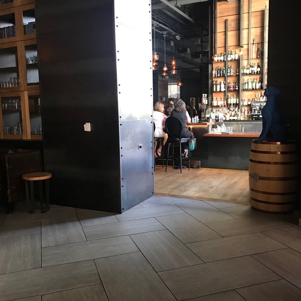 8/25/2018にDean R.がBlue Hound Kitchen &amp; Cocktailsで撮った写真