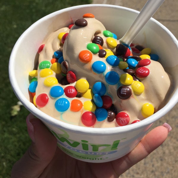 U-swirl Frozen Yogurt & Rocky Mountain Chocolate Factory U-Swirl Frozen Yogurt - Frozen Yogurt Shop