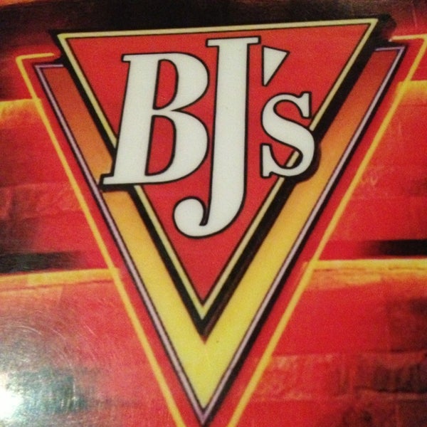 Photo taken at BJ&#39;s Restaurant &amp; Brewhouse by Cole G. on 1/28/2013