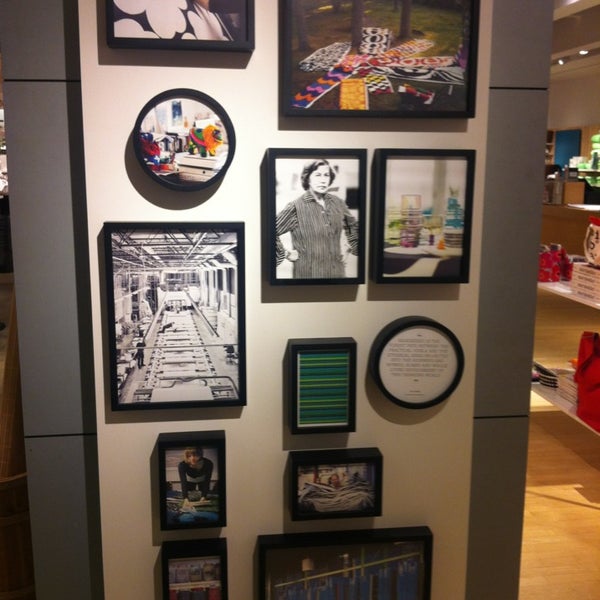 Photo taken at Crate &amp; Barrel by Yeounkyung K. on 2/17/2013