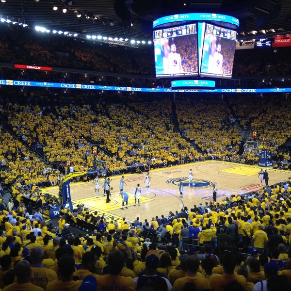 4/27/2013 tarihinde Tivonziyaretçi tarafından Oakland Arena'de çekilen fotoğraf