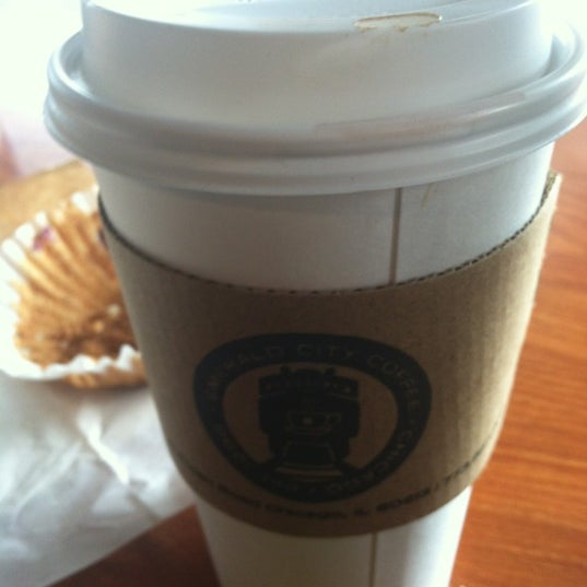 รูปภาพถ่ายที่ Emerald City Coffee โดย Kristin S. เมื่อ 11/19/2012