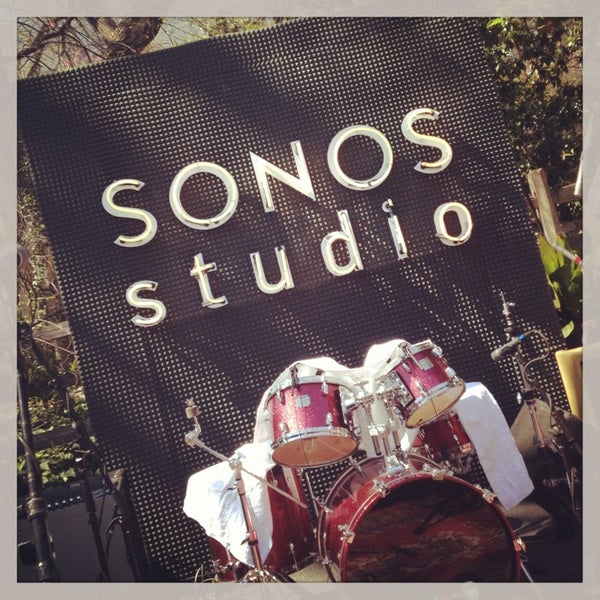 3/14/2013 tarihinde Dani D.ziyaretçi tarafından Sonos Studio @ SXSW'de çekilen fotoğraf