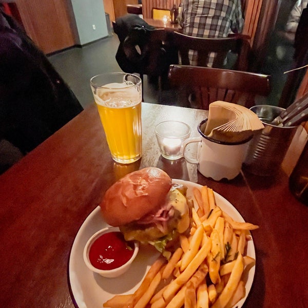 Photo taken at Otto&#39;s Burger by Jarda V. on 11/23/2022