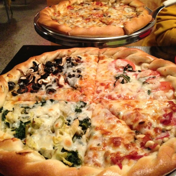 รูปภาพถ่ายที่ Moonlight Pizza Company โดย Kelsey N. เมื่อ 3/3/2013