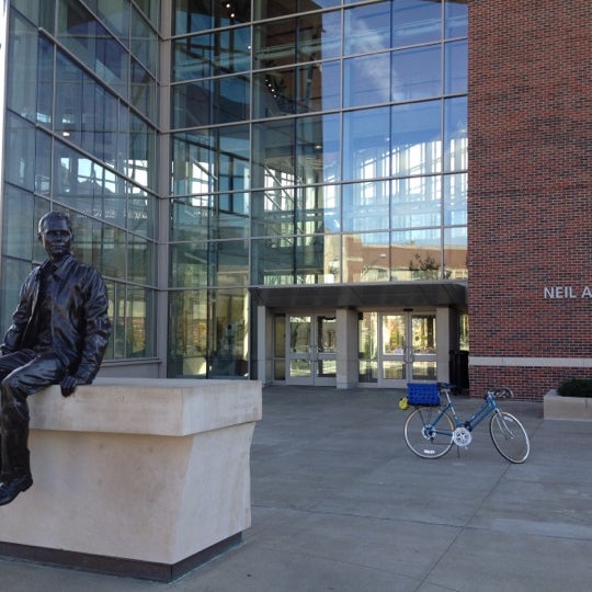 neil-armstrong-hall-of-engineering-arms-in