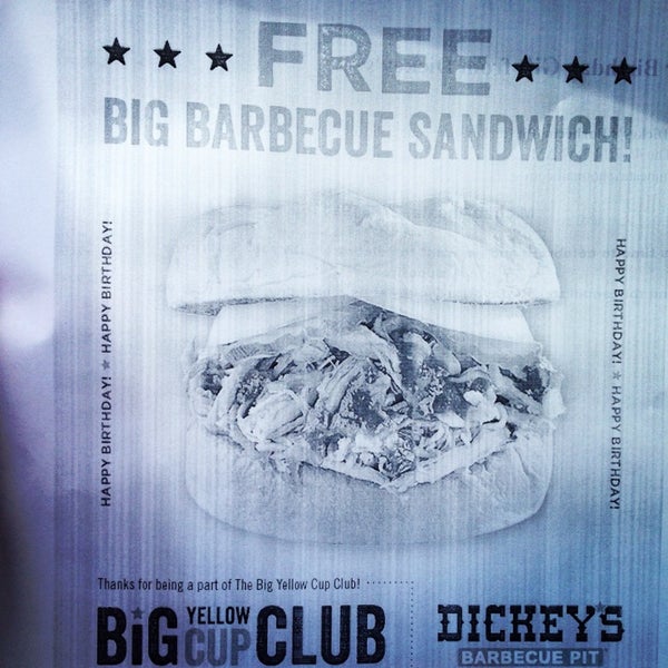 รูปภาพถ่ายที่ Dickey&#39;s Barbecue Pit โดย Michael I. เมื่อ 4/29/2014