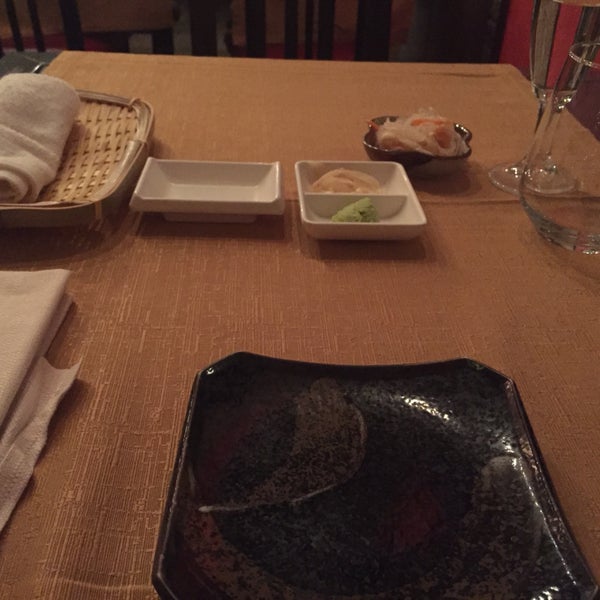Sushi e sashimi ottimi! Pesce molto fresco! Da impazzire anche la zuppa di miso e la insalata di alghe! Consigliatissimo! Uno dei migliori ristoranti giapponesi della zona di Loreto