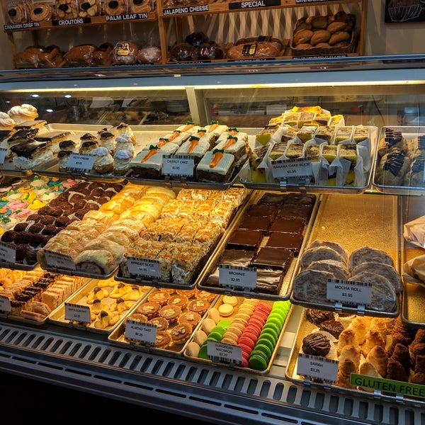 1/27/2019 tarihinde Carissa G.ziyaretçi tarafından Birkholm&#39;s Solvang Bakery &amp; Cafe'de çekilen fotoğraf