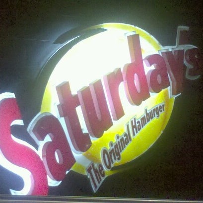 Снимок сделан в Saturday&#39;s The Original Burger пользователем Baiano 11/3/2012