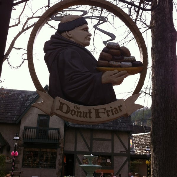 Снимок сделан в Donut Friar пользователем Dwight 3/16/2013