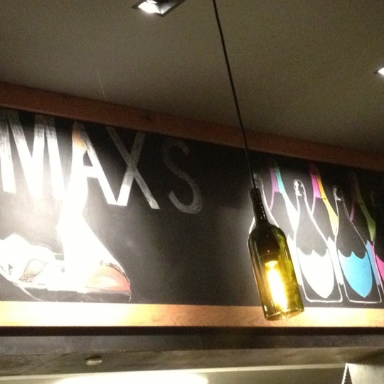 Снимок сделан в MAX&#39;s Wine Dive Dallas пользователем Charles G. 11/17/2012