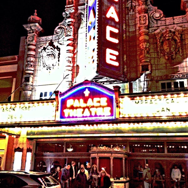 Foto diambil di Louisville Palace Theatre oleh Kathy S. pada 1/1/2015