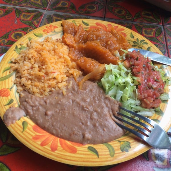 Photo taken at La Luz Del Dia Restaurant by Maria M. on 4/19/2014